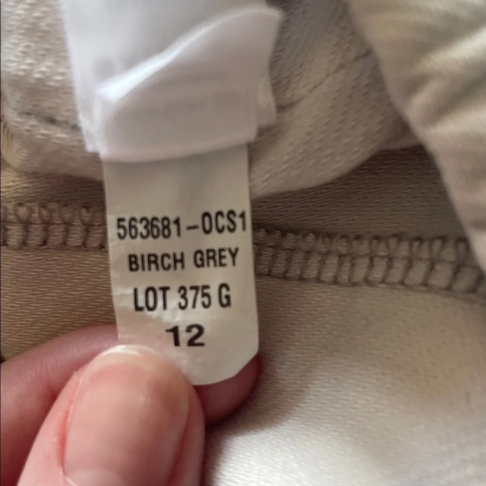 Athleta Men’s Birch Grey Farallon 9” Bermuda Shorts UPF50+ w/ Pockets - Size 12 - Picture 8 of 8